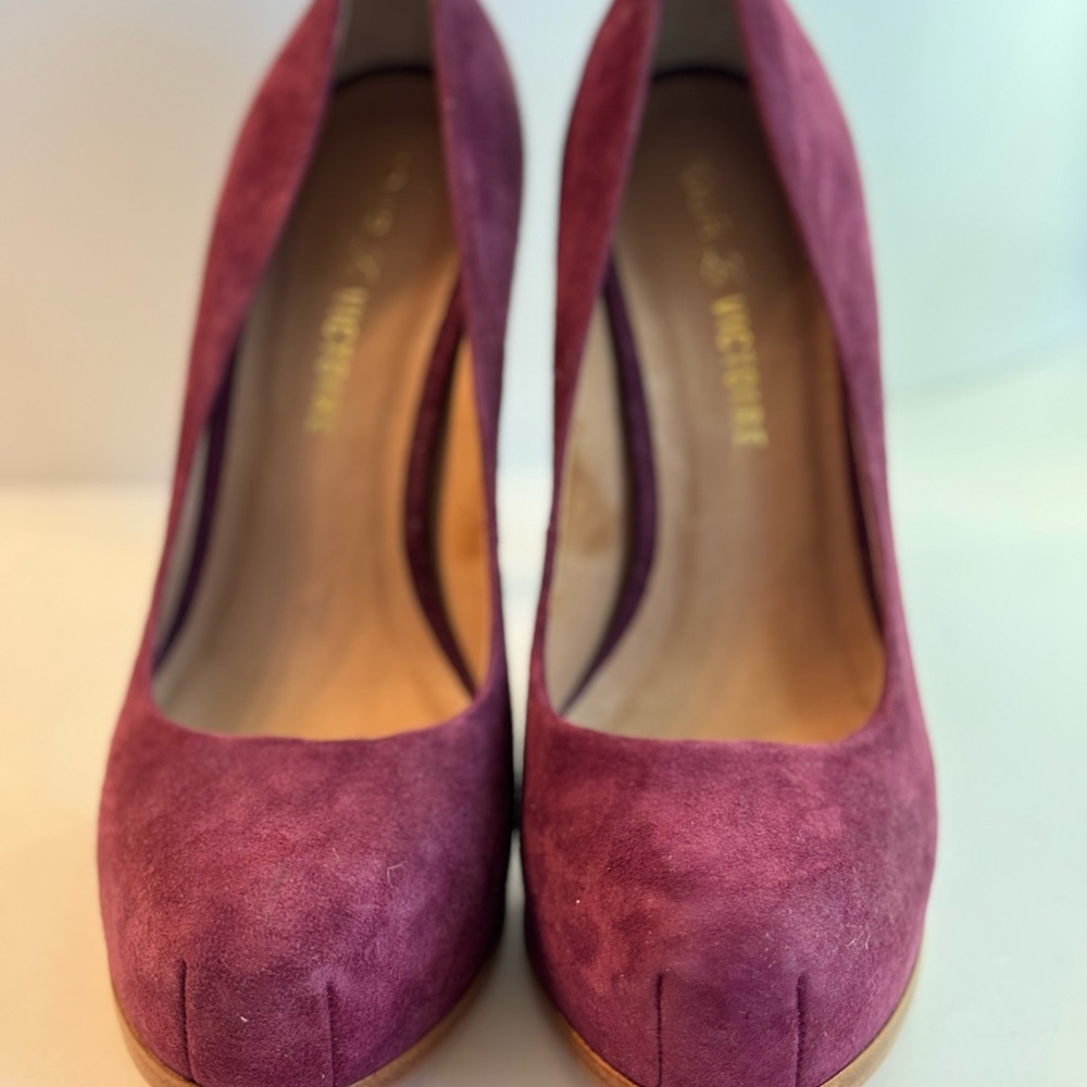 Pour La Victoire purple suede pumps
